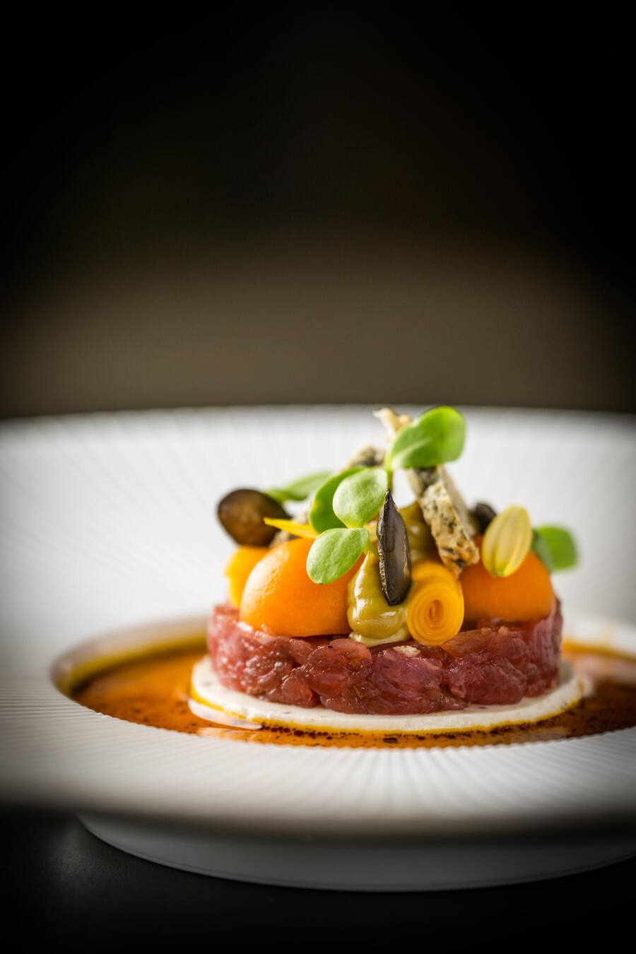 Mattias Roock und Marco Campanella kochen bei Rolf Fliegauf 2022: Mariniertes Tessiner Lamm, Kürbis, Szechuan Pfeffer, Sbrinz (Mattias Roock)