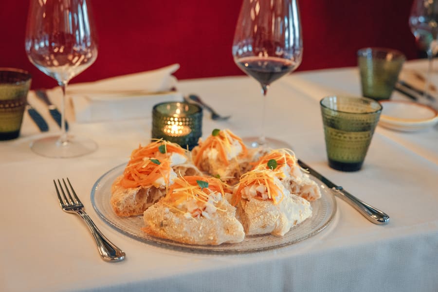 Astice & Burrata (Hummer, Burrata, Zitronenzeste)