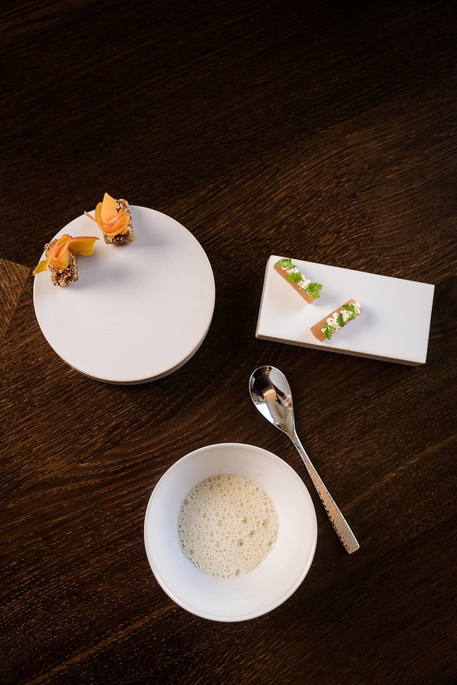 GM_Restaurant_du_Bourg_Eingelegter Rettich in Vegi-Ponsu, panierter Kürbis, Sauerkabissuppe mit konfierten Kartoffeln&Specköl