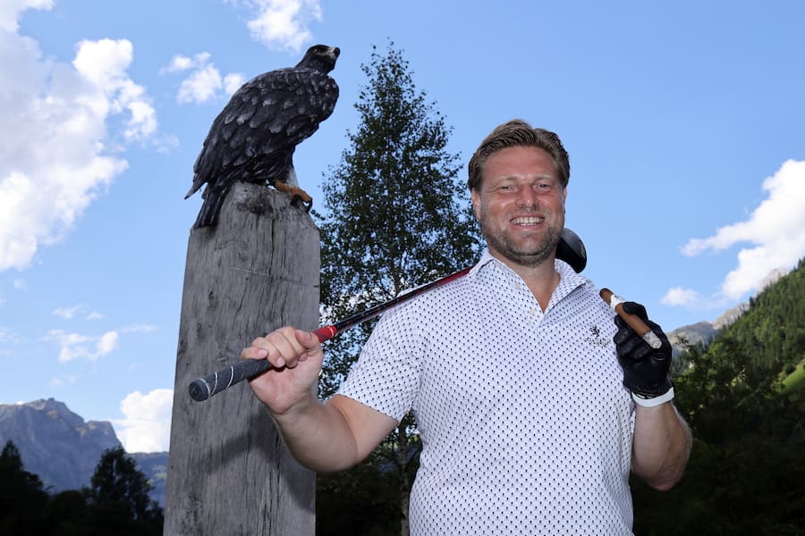 Sam Reuter spielte einen EagleGaultMillau Golf Turnier in Engelberg Copyright by : sampics PhotographieBierbaumstrasse 681243 MünchenTEL.: ++49/89/82908620 , FAX : ++49/89/82908621 , E-mail : sampics@t-online.deBankverbindung : Hypovereinsbank München Konto : 1640175229 , BLZ 70020270IBAN : DE78700202701640175229 BIC : HYVEDEMMXXXweitere Motive finden sie unter : www.augenklick.de