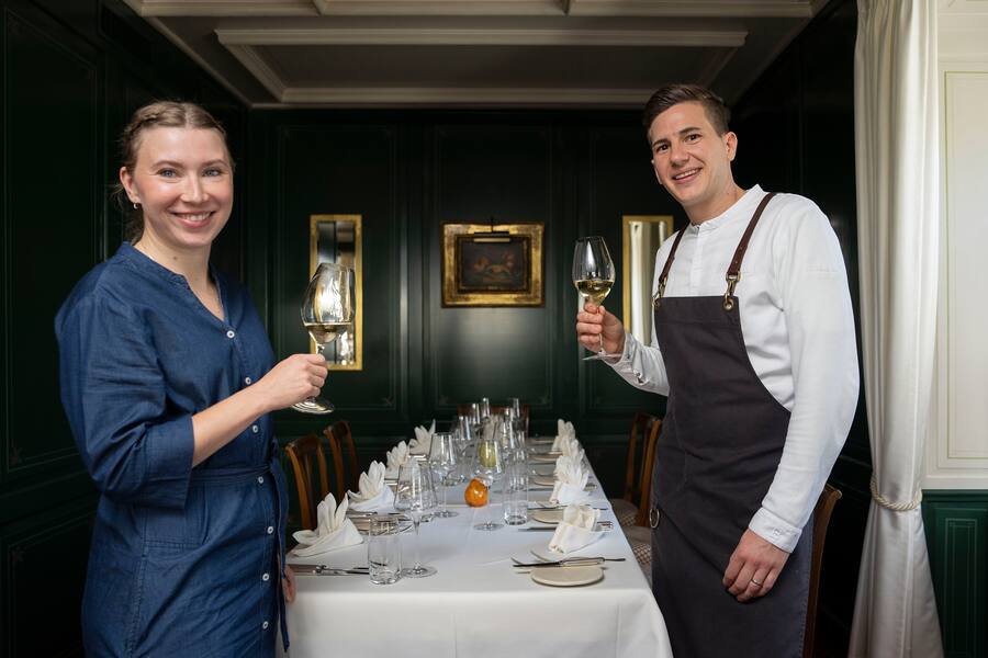 05.10.2022; Mels (SG): Roger Kalberer und Gloria Flury degustieren den Laurent Perrier Champagner. © Valeriano Di Domenico