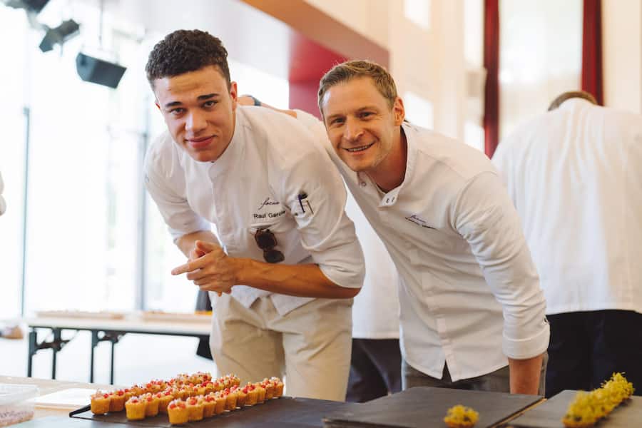 Les Grandes Tables Suisse - Amuse Bouches Les Grandes Tables Suisse - Amuse Bouches Patrick Mahler - GaultMillau Garden Party 2022 - Bad Ragaz - 14.8.2022 - Copyright Olivia Pulver