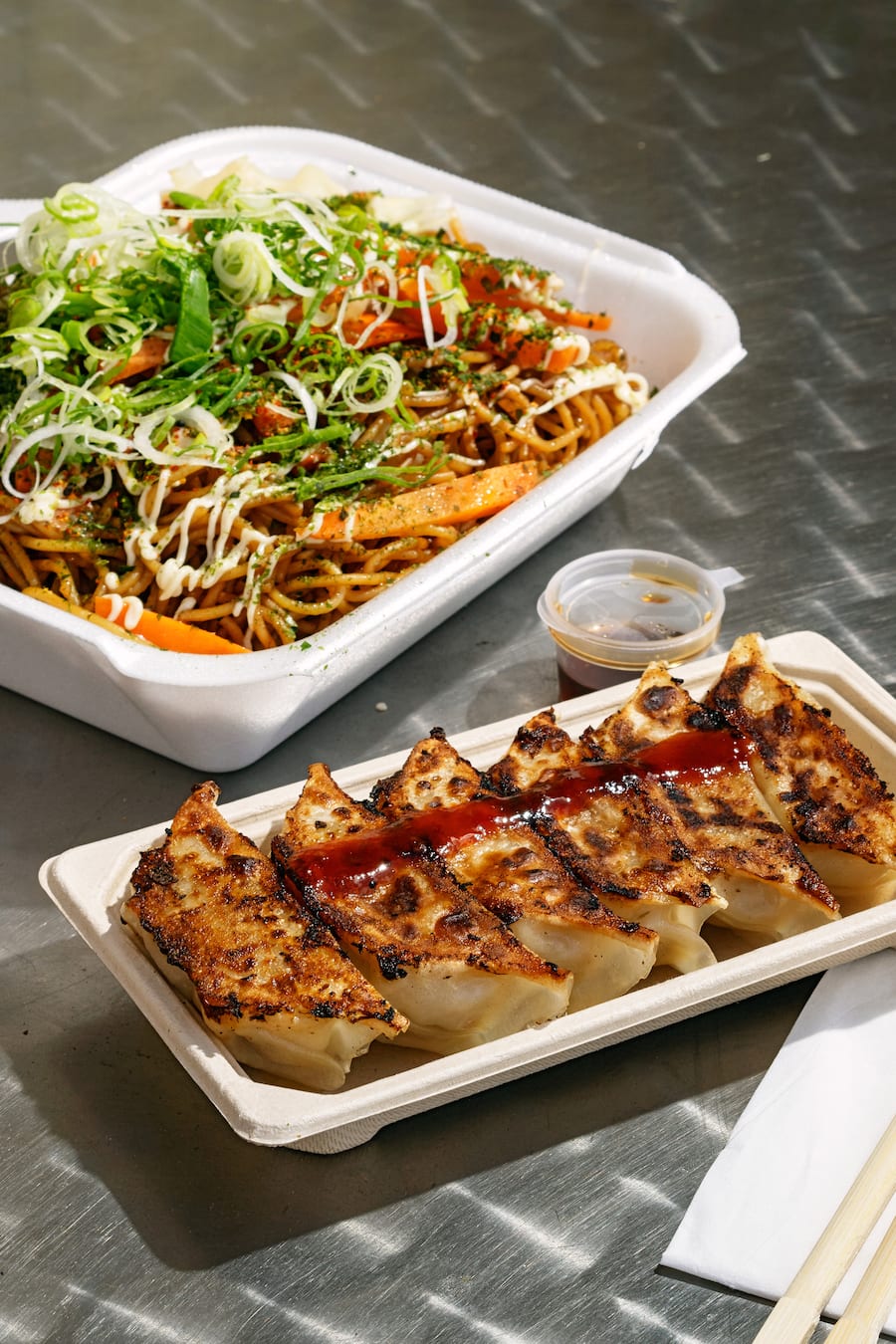 Yokita japanischer Take-away in Zürich mit Yakisoba, Gyoza und Donburi