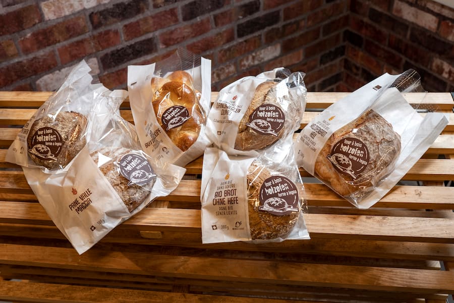 Andreas Winkler, Foodscout Betty Bossi, in Hausbaeckerei des Coop Center Eleven, in Zuerich Oerlikon, Holzofenbrote