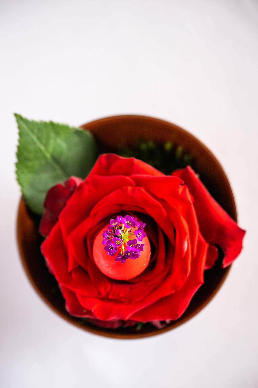 Caminada kocht mit Eneko Atxa und Quique Dacosta 2022: EA: Rosen-Nektar Gericht von Eneko Atxa.