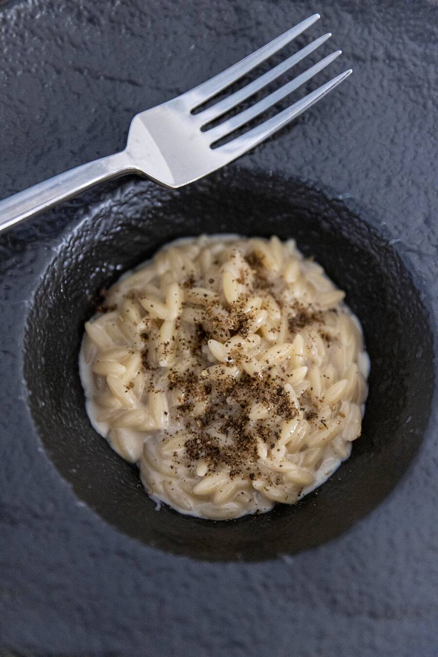 Bern, 21.11.2022; Cristina Bowerman, Showkochen in der Italienischen Botschaft. Foto Monika Flueckiger
