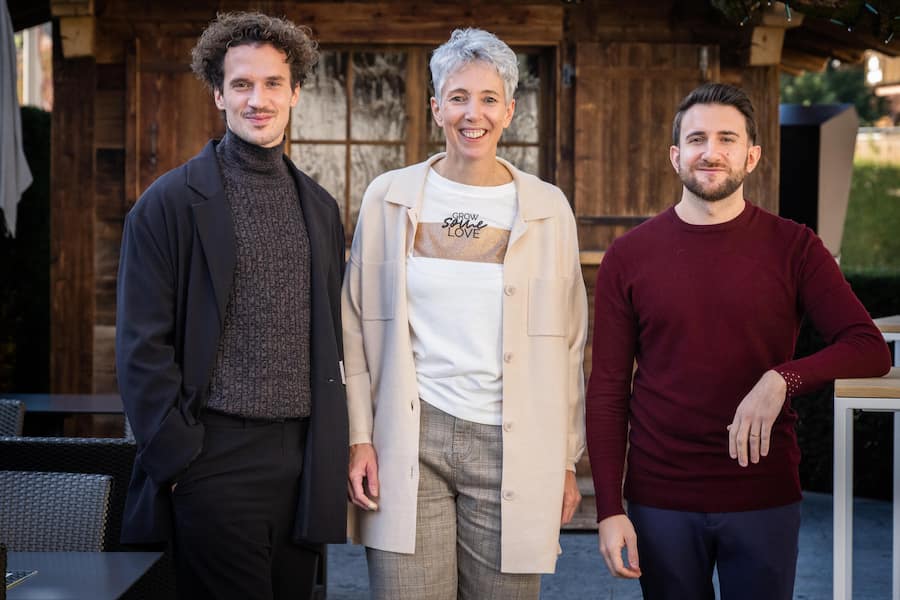 Aufsteiger des Jahres 2023, (v.l.n.r.) Dominik Hartmann, Silvia Manser und Marco Campanella; Benoit Carcenat wird Koch des Jahres 2023