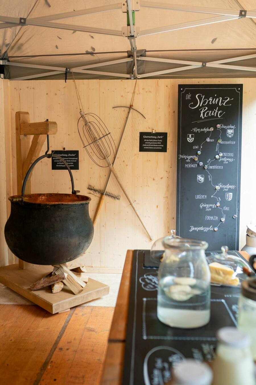 Fest der Feste, im Freilichtmuseum Ballenberg, Ãlplerchilbi Obwalden, Sbrinzstand