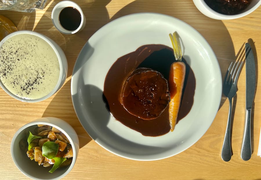 GAULTMILLAU-CHANNEL-GENEVE-RESTAURANT-BUVETTE-DE-LA-PLAGE