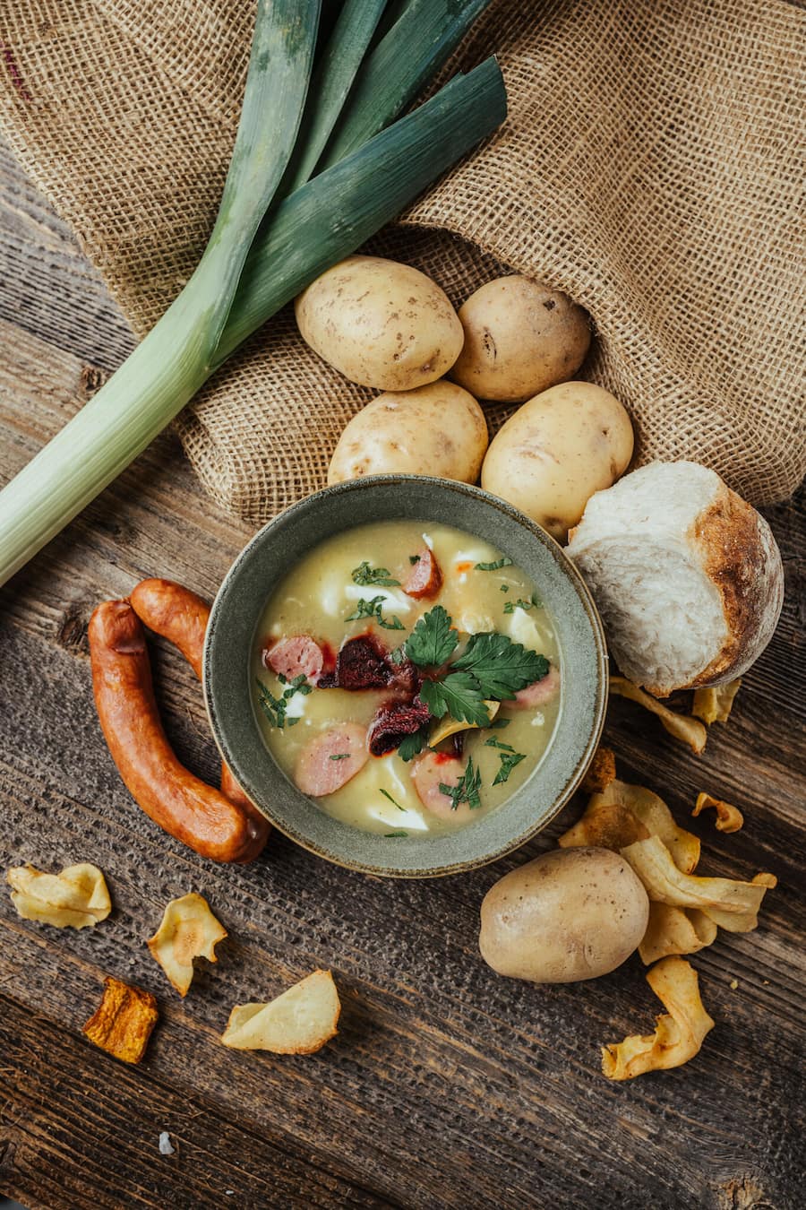 Währschafte Suppe mit Rauchwürsten