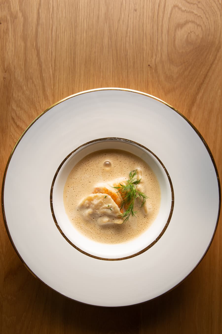 Kräftige Bisque vom Rheinfeldener Swiss Shrimp, Krevettenteigtäschli