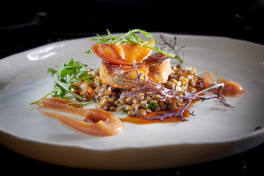 VEVEY, le 14 novembre 2022, Le Labrencontre et découverte entre Olivier Camille ( HUGO ), Antoine Wassner ( Sabarot ) et Jacques Marcon autour de la lentille du Puy ici, FOIE GRAS LENTILLES COING © Sedrik Nemeth
