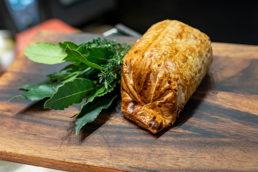 Stefan Heilenmann, Wildmenu, Französischer Wildhase eingepackt in Strudelteig