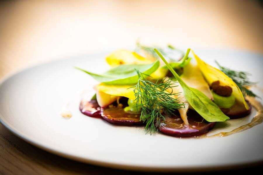 Sven Wassmer mit Daniela Ryf Masterclass 2022: Geräucherte Forelle mit Dillcreme