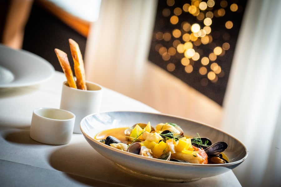 Agron Lleshi kocht im Jägerhof 2021: Bouillabaisse