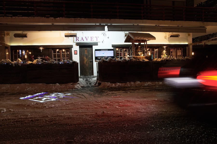 Crans Montana, le 9 décembre 2022 Chez les Ravet, petite restauration et oenothèque , Nicolas Quinche, Léo Quinche, Nathalie Ravet, Bernard et Ruth Ravet, nous présentent : © Sedrik Nemeth