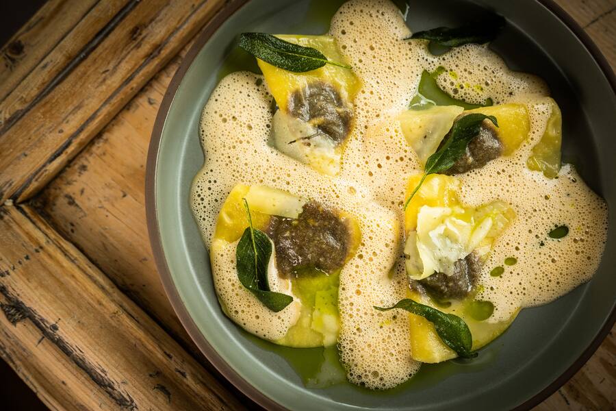 James Baron 2022: Birnen-Ravioli, Salbei, Nussbutter