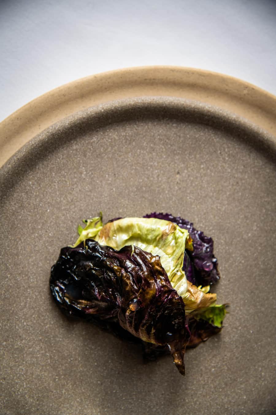 Mercedes EQS in Fribourg 2021: Grillierte Salatblätter Nicolas Darnauguilhem, «La Pinte des Mossettes» in Cerniat, FR.