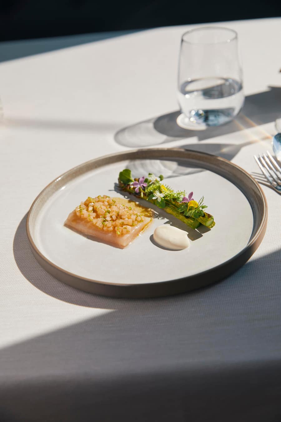 Rezept: Forelle / Rhabarber / Spargel. Pascal Steffen, Koch Restaurant Roots, Basel, 04.04.2022