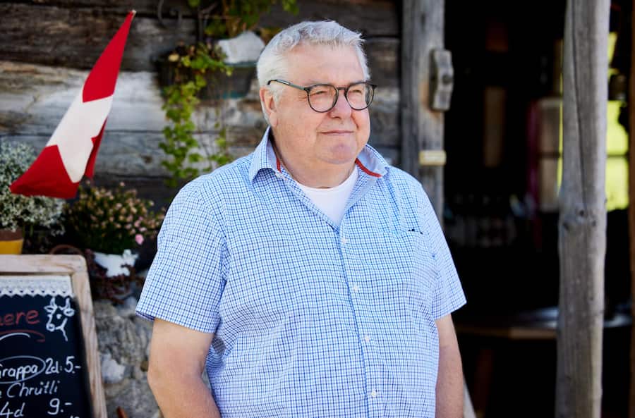 Franz Wiget vor dem Beizli