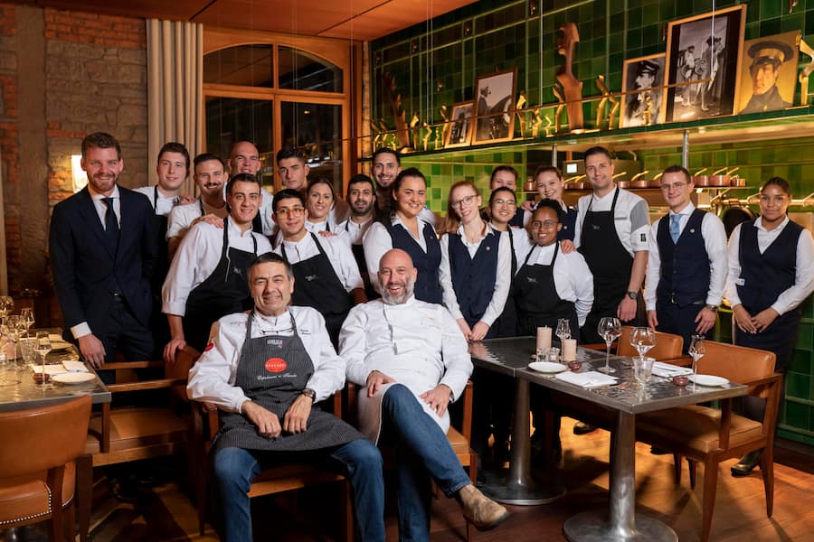 Serata Bollito Misto, im Restaurant La Reserve, Eden au Lac, Küchen- und Servicebrigade, mit Simone Fracassi (v.l.) und Marco Ortolani