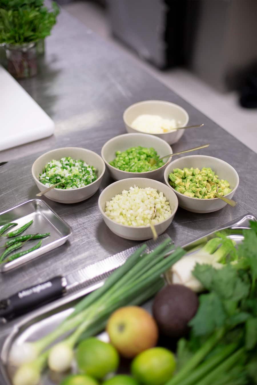 Gemeinsam haben die Firma Soeder mit Tanja Grandits die limitierte Duftnote «Spicy Green» entwickelt, die sich an Tanja Granditsâ veganem Ceviche orientiert.