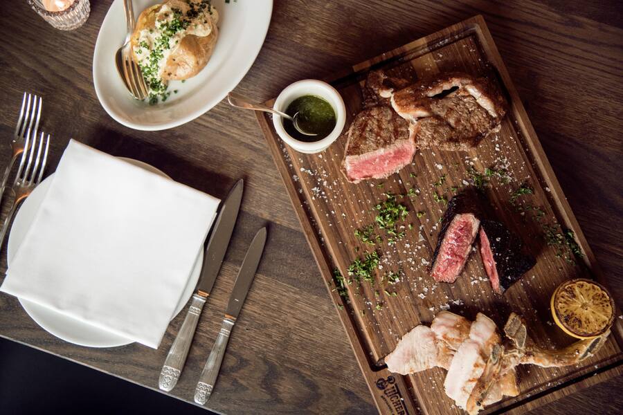 GM_WilliamsButchersTable_Luma Pork mit Edelschimmel, Hanging Tender und Ripeye