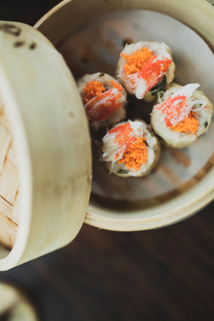 Vorspeisen im Spices: gedämpfte Dumplings, Bürgenstock, Festive Dinner im Spices Kitchen & Terrace, Mike Wehrle (Culinary Director), Chatsorn Pratoomma (Küchenchefin) © Sarah VoneschÂ