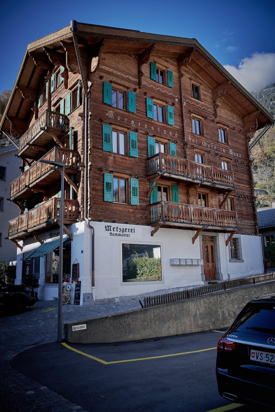 Brig le 30 novembre 2022,Metzgerei Bammatter a Naters, valorise les produits iGP suisse et locaux, ici Belinda Bammatter en compagnie de Alain Farine président de IGP suisse © Sedrik Nemeth