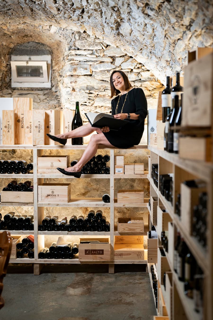 Bad Balgach, Jackie Pedregal im Weinkeller Bernd Schützelhofer_Bad Balgach by Schützelhofer © Nik HungerÂ