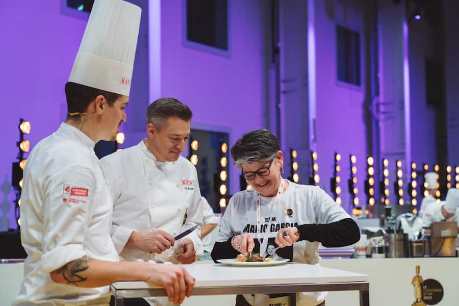 Mario Garcia mit Ivo Adam und Mami - KADI - Goldener Koch 2023 Halbfinale - Trafo Baden - Jan 2023 - Copyright Olivia Pulver