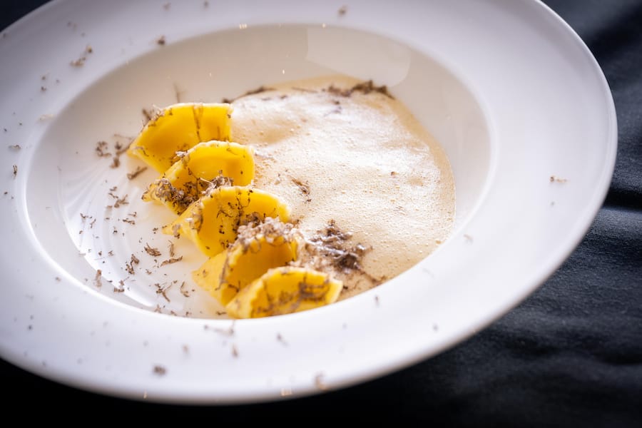 Gourmet-Tour Tschuggen Hotel 2023: Parmesan-Ravioli by Marco Campanella
