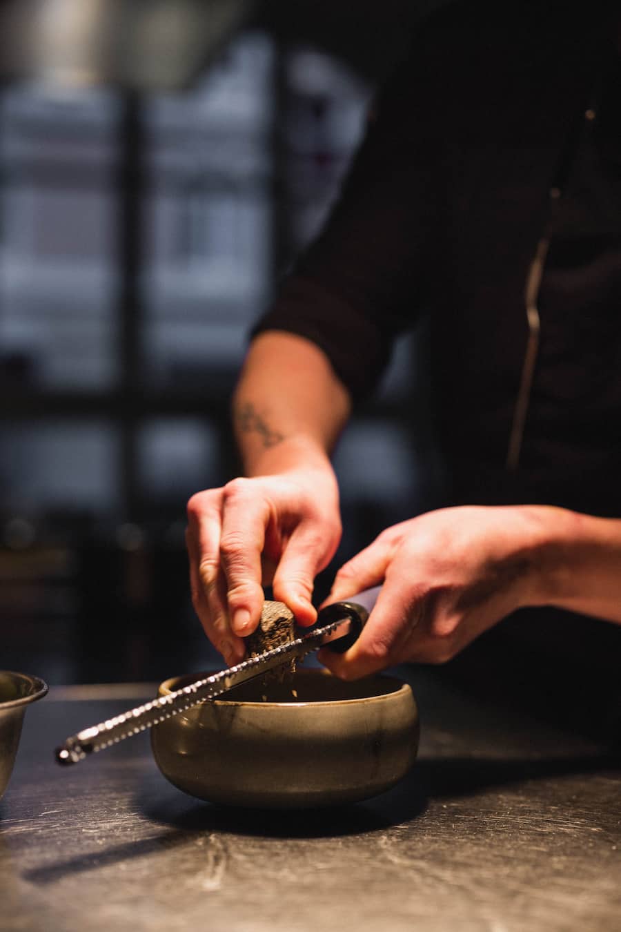 Equitable, Zürich, Julian Marti, AMEX Talent, Gnocchi mit Ziegenricotta von Toni Odermatt, Petersilienpüree, Herbsttrüffel, Petersiliensauce auf Mandelmilchbasis