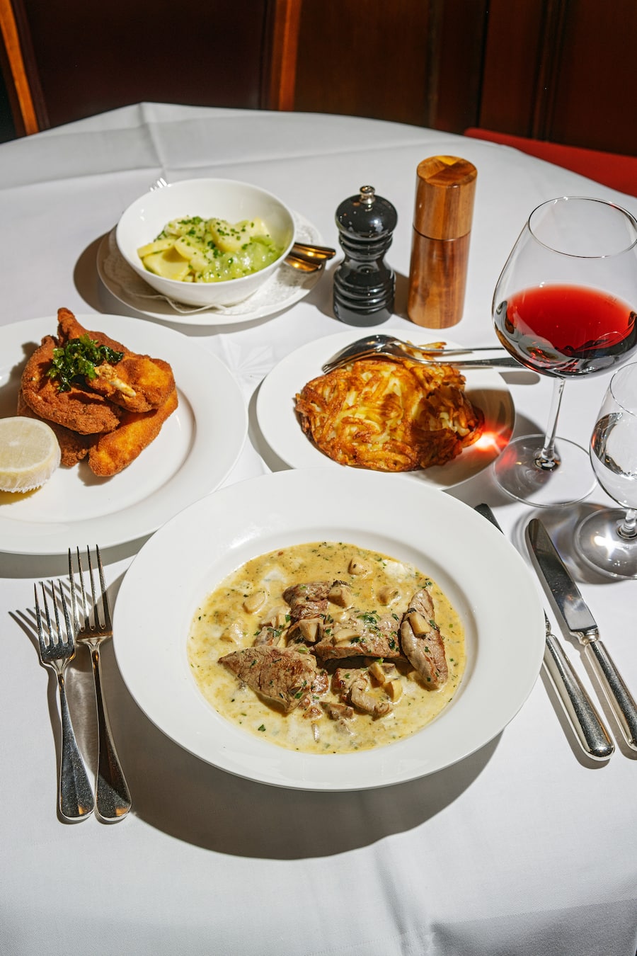 Kindli Zürich Zürcher Geschnetzeltes mit Rösi und Wiener Backhendl