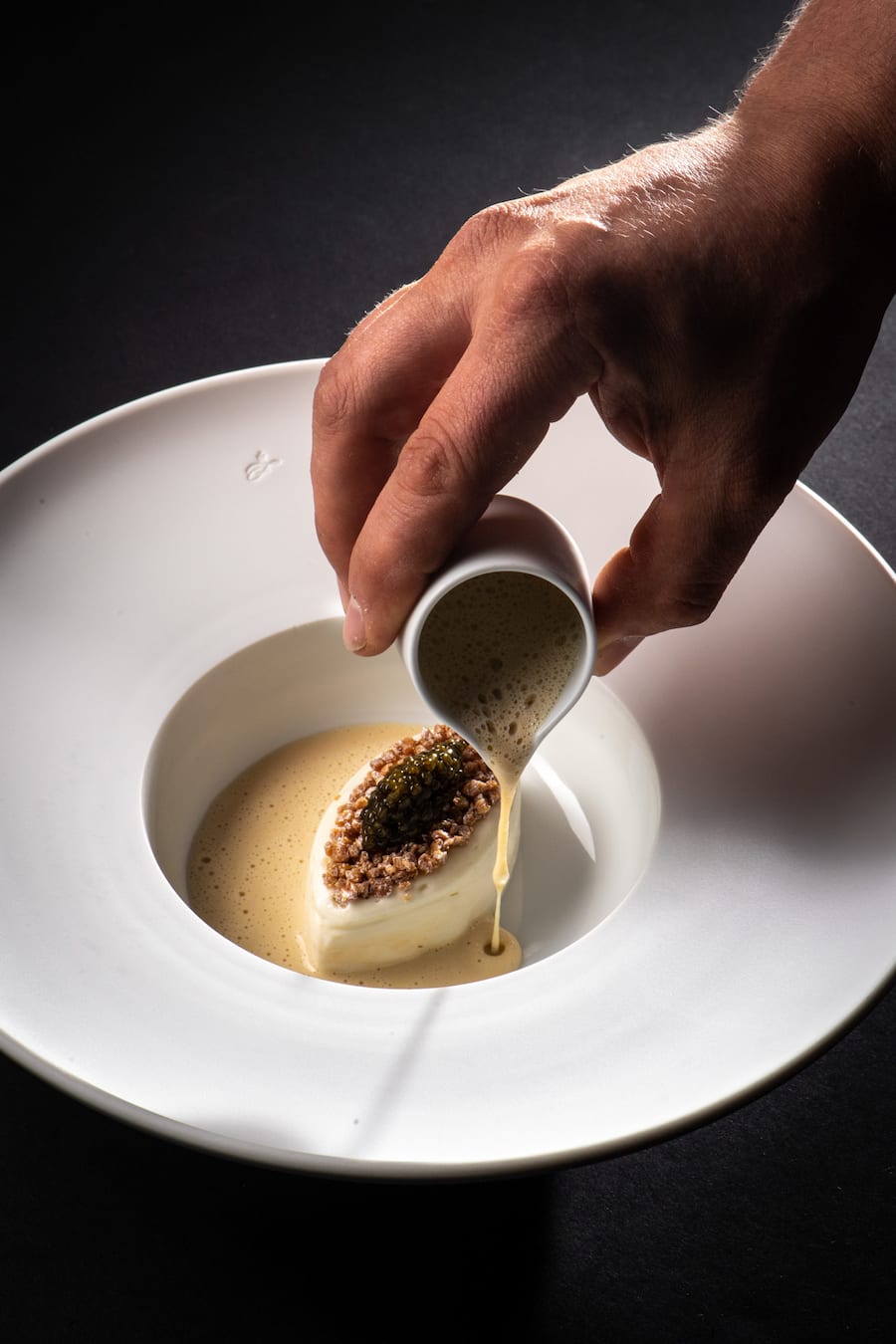 Moelleux-choux-fleur-caviar-oscietre-et-sauce-vodka-Beluga