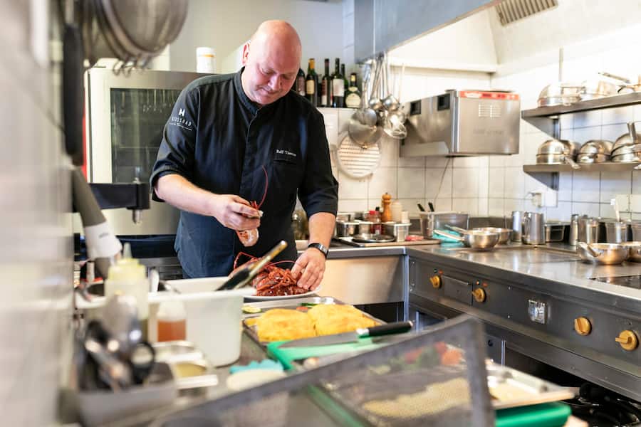 Reussbad, Ralf Thomas, in der Küche, Hummermenu