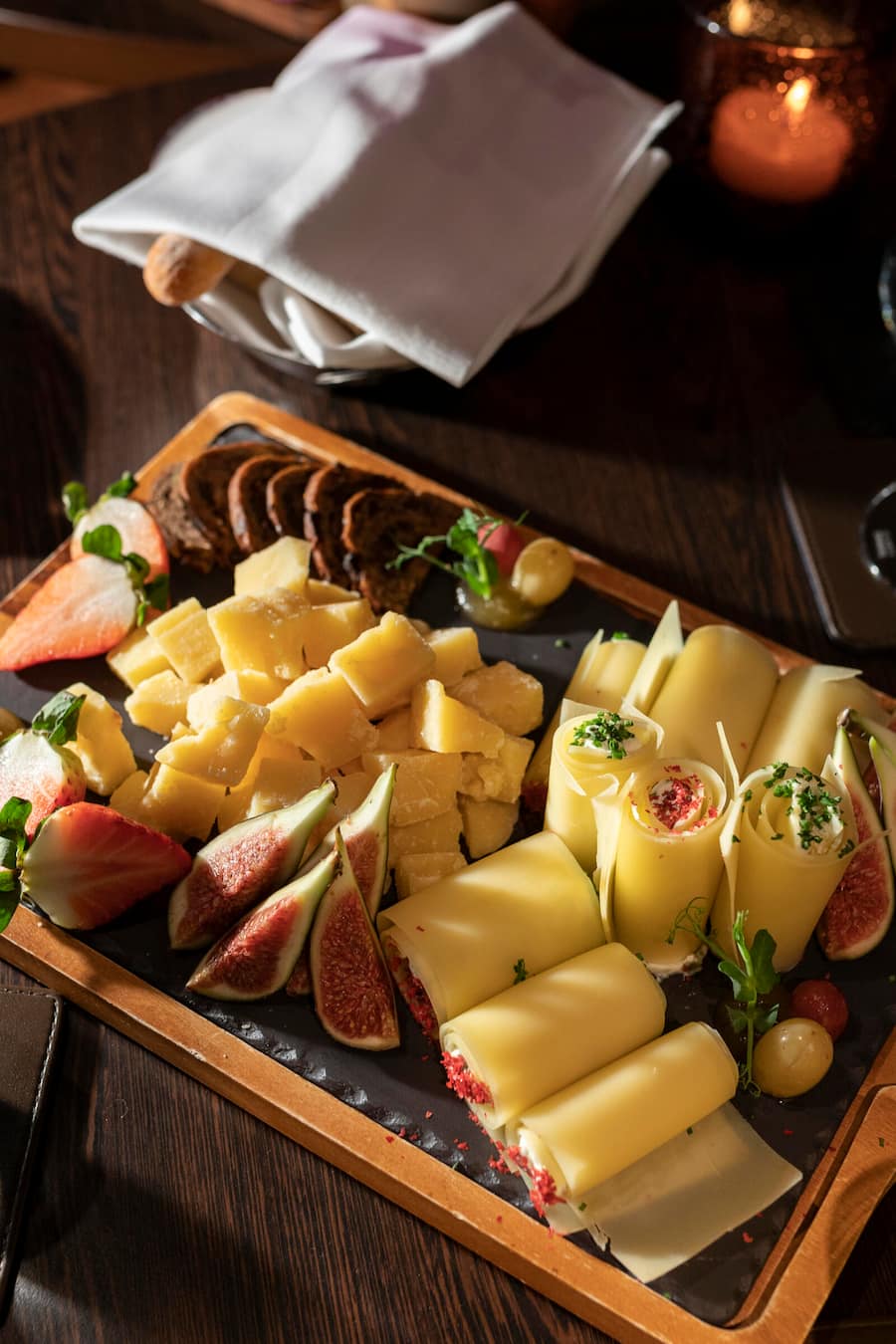 Tavolata bei Bernadette Odermatt, Oberbürgen, Sbrinz Plättli beim Apero im Bürgenstock Resort