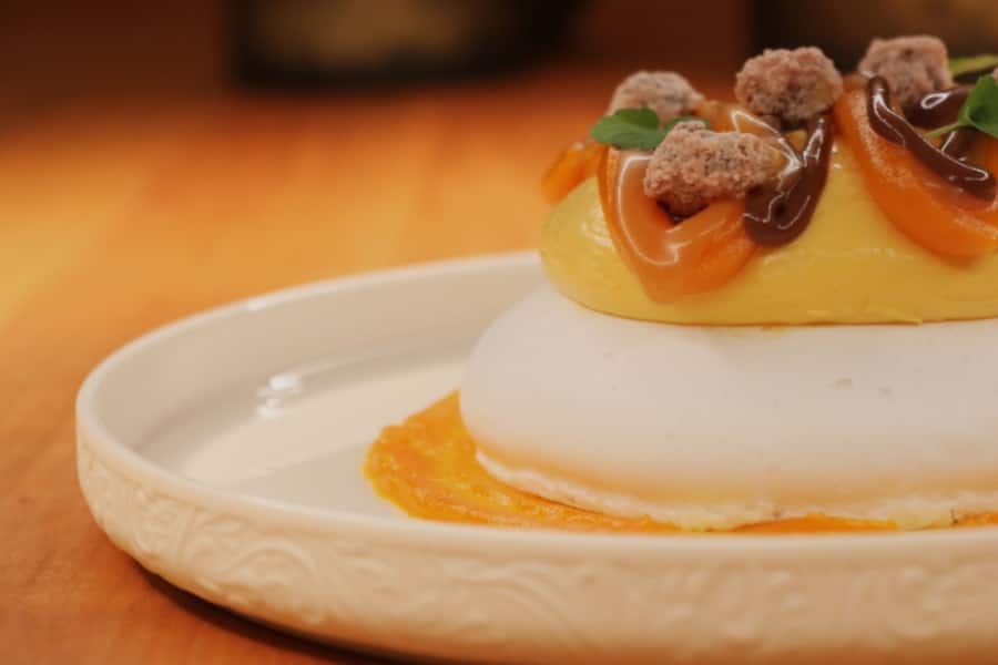 Vegane Sanddorn-Pavlova von Jonas Ingold