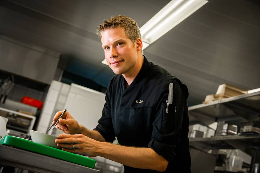 Dominik Sato kocht ein Swiss-Shrimp-Veviche 2020