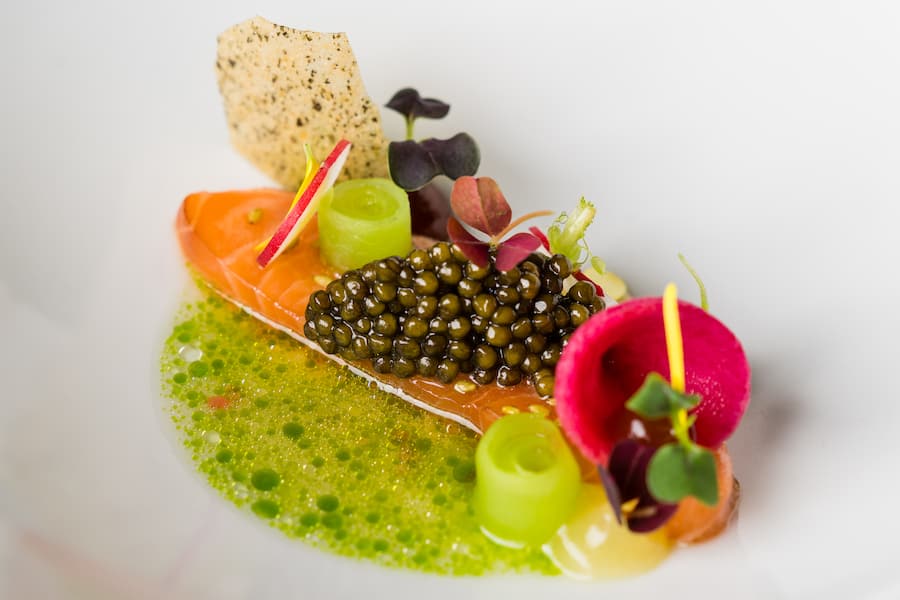 Fabio Toffolon: Swiss Alpin Lachs, Kaviar, Citrus - Tschuggen Gourmet Tour - Arosa - 7. Januar 2022 - Copyright Olivia Pulver