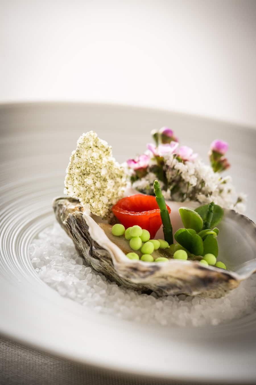 St.Moritz Spezial 2023: Rolf Fliegauf, ECCO Giardino Mountain: Pochierte Gillardeau-Auster