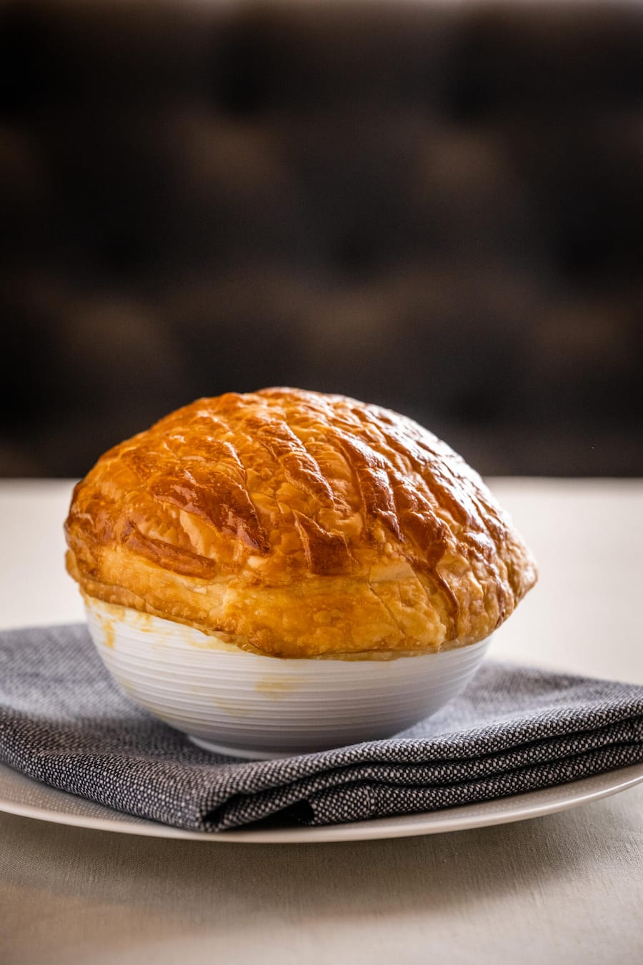 Stefan Heilemann, Widder, 2023: Essenz vom Ochsenschwanz im Blätterteig