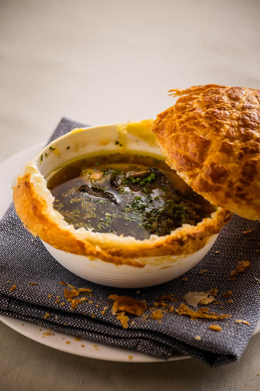 Stefan Heilemann, Widder, 2023: Essenz vom Ochsenschwanz im Blätterteig