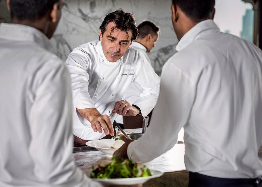 PDF an MIKHAIL ROGOZHNIKOV PublicRelations@oneandonlythepalm.com