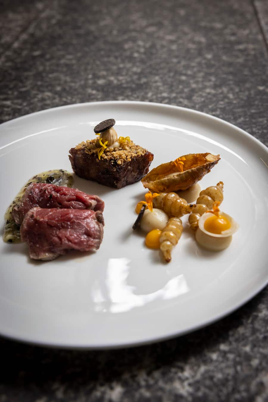 GM Wein & Sein, Duett Swiss Black Angus Rind, Topinambur, Trüffel