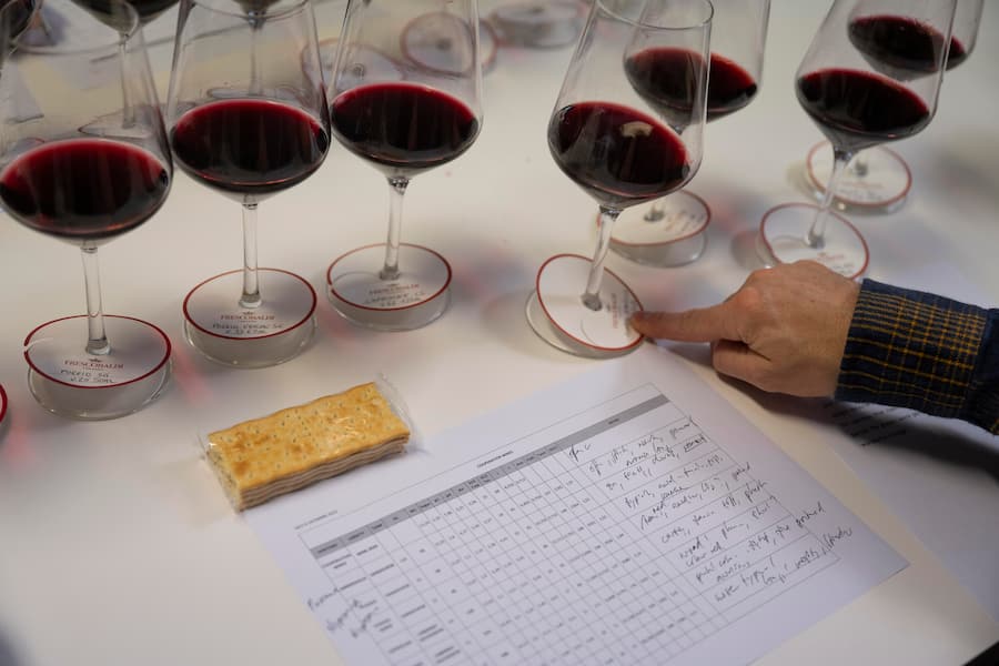 Jan Scharzenbach und seine Wahl, Notzinen des Masters of Wine