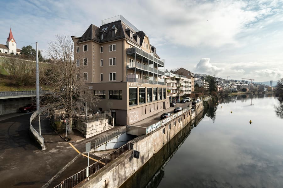 Hoenggerhof, Aussenaufnahme an der Limmat