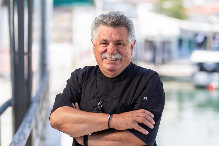 Varoulko Seaside, created by Chef Lefteris Lazarou PDF an Evi Kouroupi evi@sheepfish.gr info@varoulko.gr Aristidis Gkotsis aris@sheepfish.gr