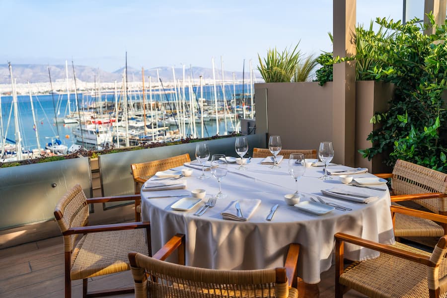 Varoulko Seaside, created by Chef Lefteris Lazarou PDF an Evi Kouroupi evi@sheepfish.gr info@varoulko.gr Aristidis Gkotsis aris@sheepfish.gr