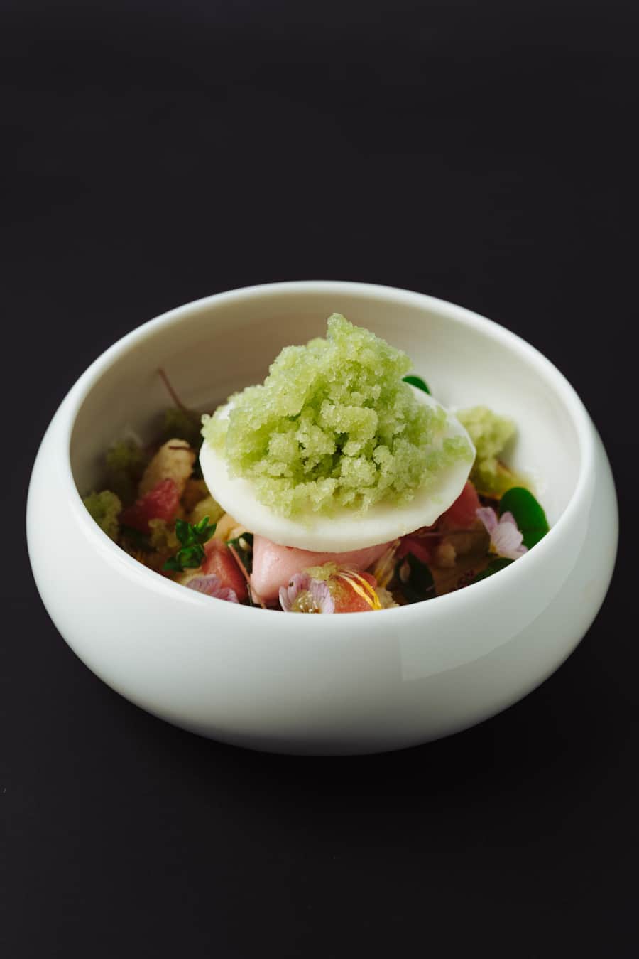 Cheesecake, Rhabarber-Sorbet, Joghurt, Sauerkleegranitee, Rhabarber-Tarte - Birdy's by Achtien, Brunnen - Christian Vogel - April 2023 - Copyright Olivia Pulver